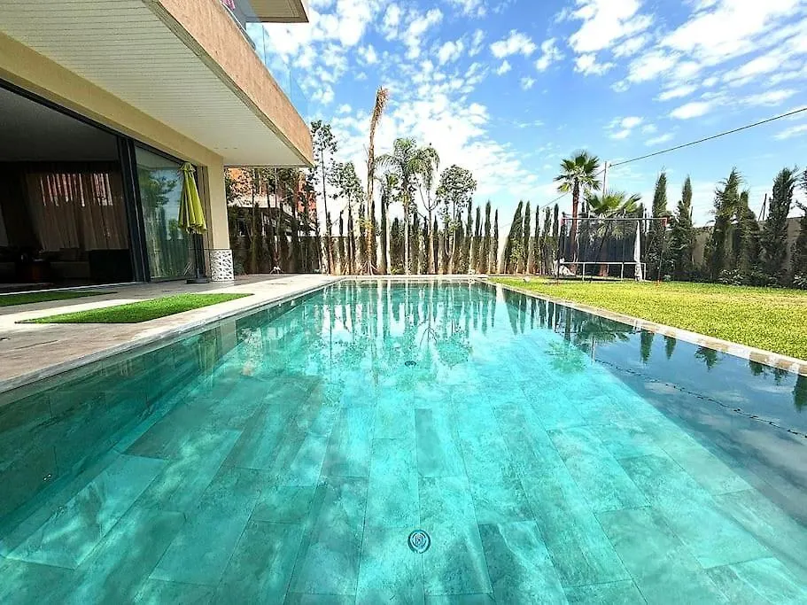 Villa Luxe Residence Secure Golf의 연락처